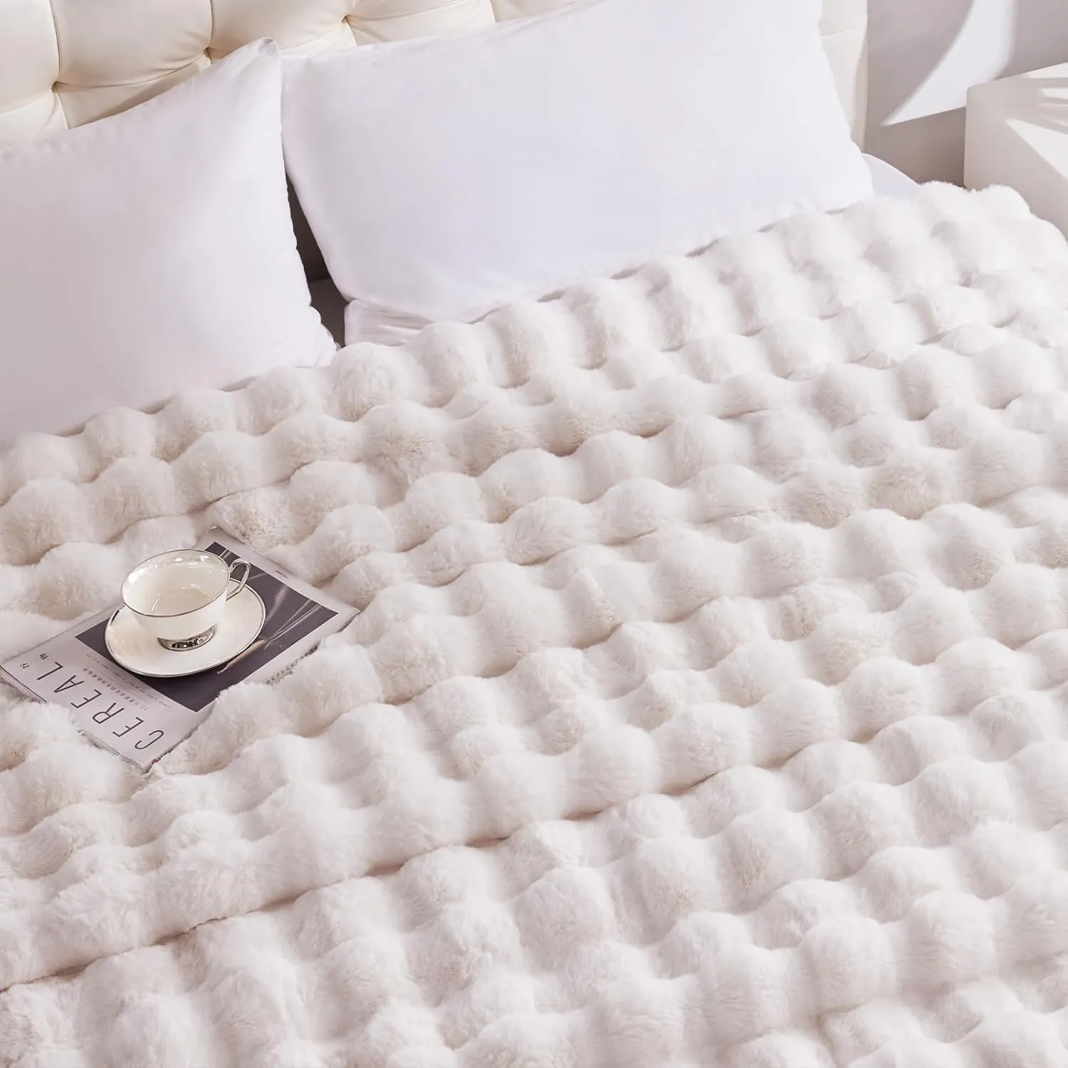 Heated Blanket Throw with 4 Hours Auto-Off 6 Heat Level, 50'' * 60'' Cozy Faux Rabbit Fur Bubble Electric Throw with Overheat Protection, Soft Fast Heating Blanket with ETL (White)