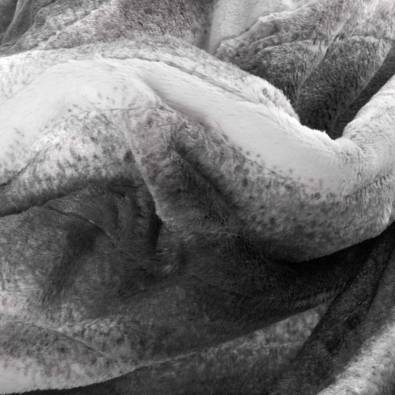 Luxe Classic Heated Faux Fur Throw | 50"x60"