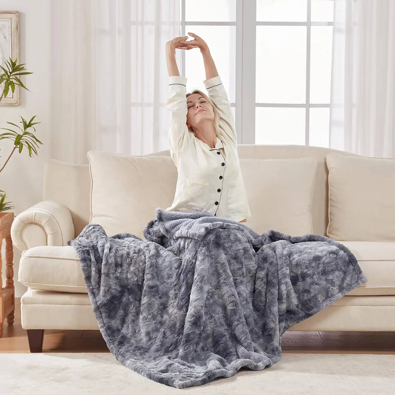 Westinghouse Electric Heated Throw Blanket, Faux Fur with 6 Heating Levels & Auto Off, Soft Cozy Sherpa Washable Blanket (50" x 60", Grey)